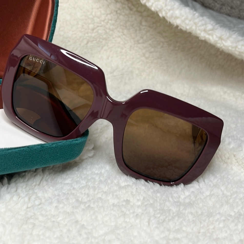 Authentic New Gucci sunglasses very gift able